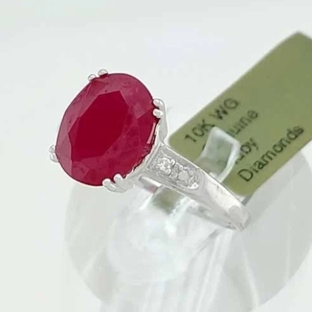 SALE! Radiant 10kt Solid White Gold Genuine Ruby & Diamond Engagement Ring - Picture 3 of 16